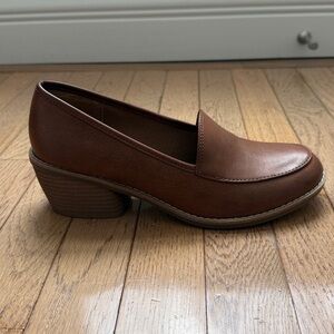 Sofft Women Vegan ‘leather’. Brown 8.5. Similar to Napoli Luggage Loafers.